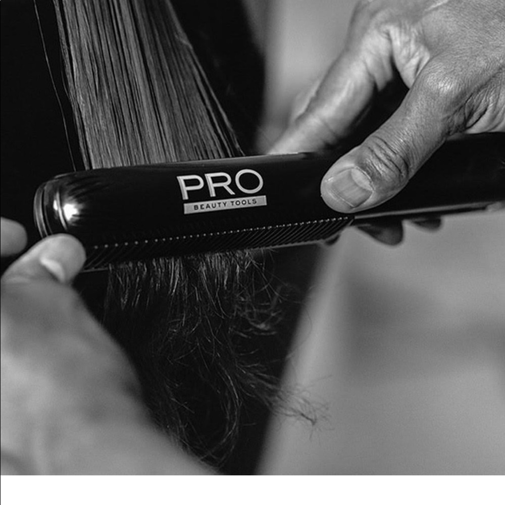 BRAND NEW PRO 1 INCH DIGITAL FLATIRON UP TO 450•F - Picture 3 of 8
